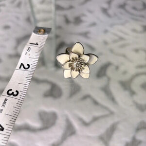 White flower ring Sz 8